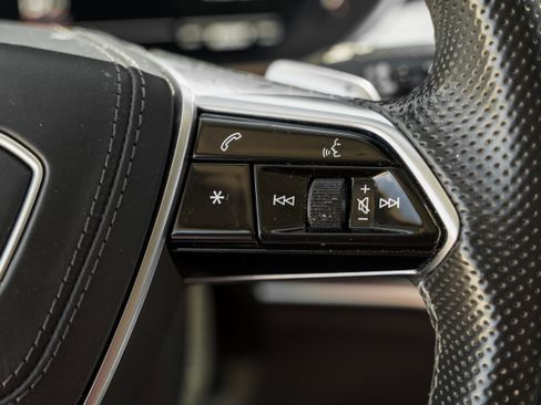 Used 2022 Audi S8 AWD/4WD image 18