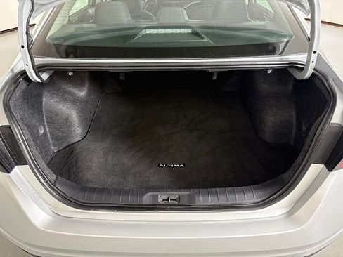 Used 2024 Nissan Altima 2.5 SV FWD image 18