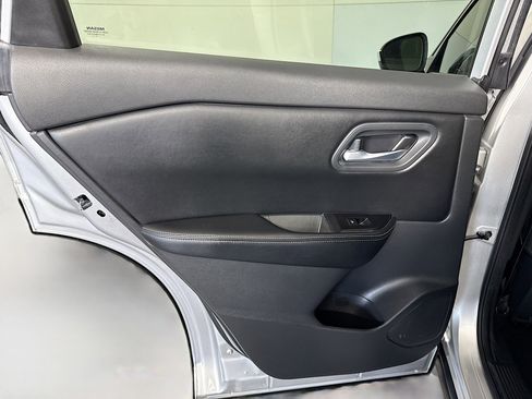 Used 2025 Nissan Rogue SV AWD/4WD image 26