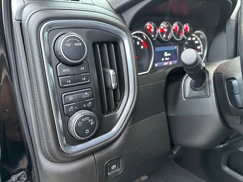 Used 2022 Chevrolet Silverado 1500 LT Trail Boss w/ Convenience Package II image 32