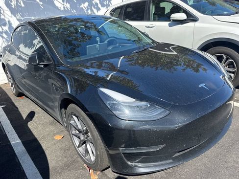 Used 2023 Tesla Model 3 Standard Range RWD image 2