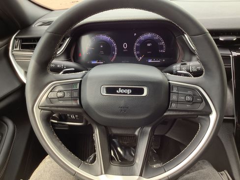Used 2023 Jeep Grand Cherokee L Laredo AWD/4WD image 14