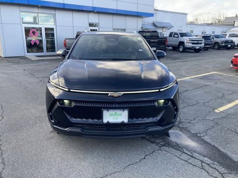 New 2026 Chevrolet Equinox EV LT image 2