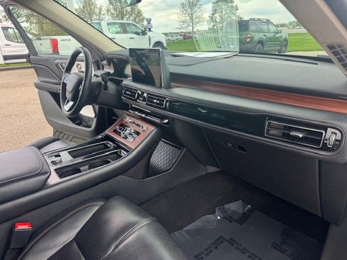 Used 2023 Lincoln Aviator Reserve w/ Equipment Group 201A AWD/4WD image 47