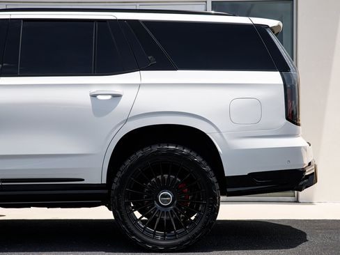 Used 2025 Cadillac Escalade V AWD/4WD image 11