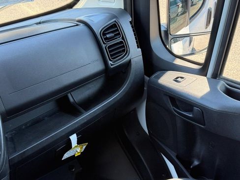 Used 2026 RAM ProMaster 2500 w/ Convenience Group FWD image 11