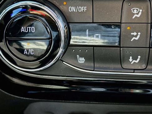 Used 2025 Chevrolet Trax RS w/ Driver Confidence Package FWD image 23
