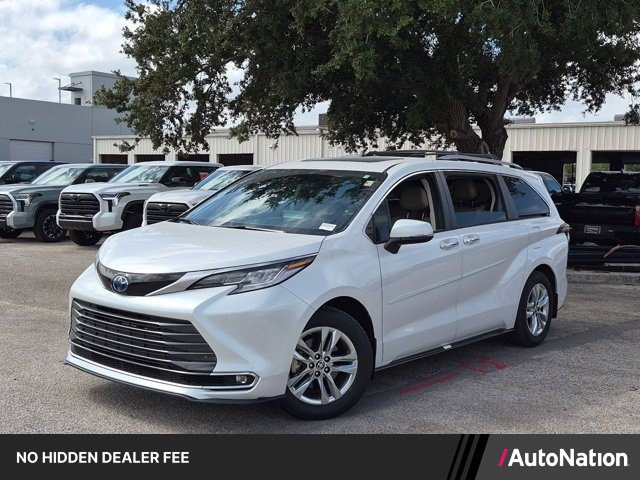 Used 2024 Toyota Sienna Limited FWD image 1