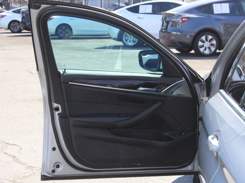 Used 2019 BMW 530e w/ Premium Package RWD image 2