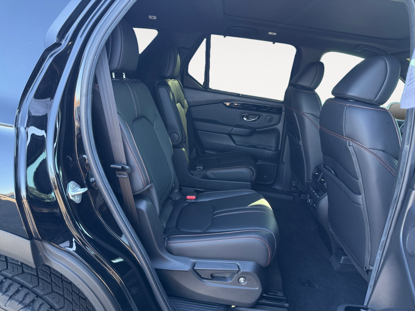 Used 2025 Honda Pilot TrailSport image 18