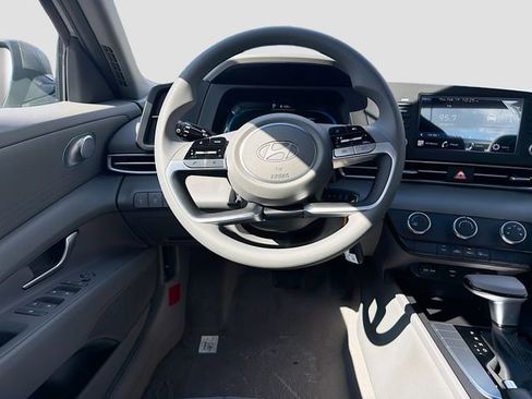 New 2026 Hyundai Elantra SE image 21