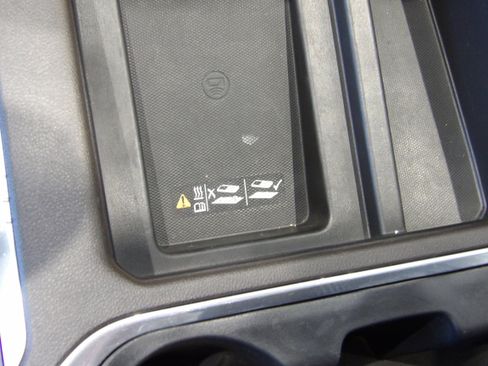 Used 2019 GMC Sierra 1500 SLT w/ SLT Premium Package image 16