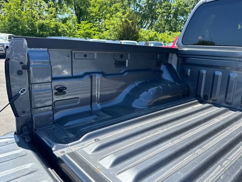 Used 2023 Nissan Frontier SV w/ Midnight Edition Package AWD/4WD image 18