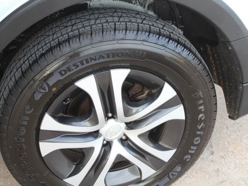 Used 2018 Toyota RAV4 LE image 18