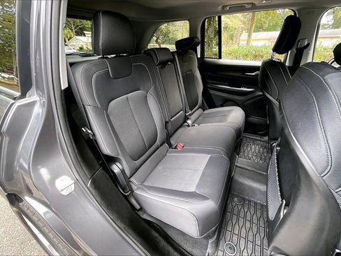 Used 2024 Jeep Grand Cherokee Laredo X image 22