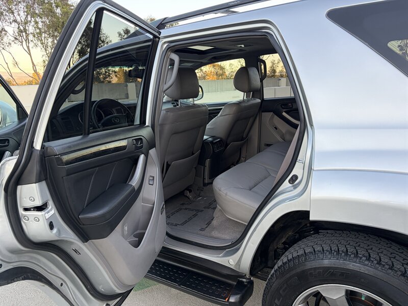 Used 2006 Toyota 4Runner Limited w/ Preferred Accessory Pkg RWD image 24