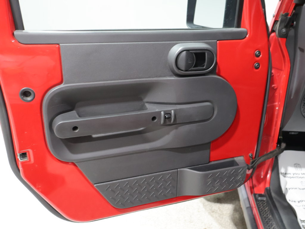 Used 2010 Jeep Wrangler Unlimited Rubicon w/ Dual Top Group AWD/4WD image 13