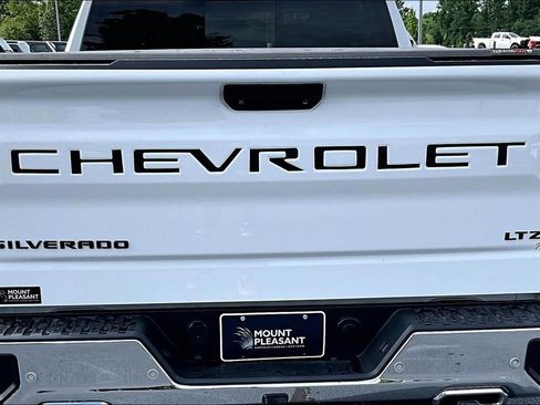 Used 2021 Chevrolet Silverado 1500 LTZ w/ LTZ Convenience Package II AWD/4WD image 25
