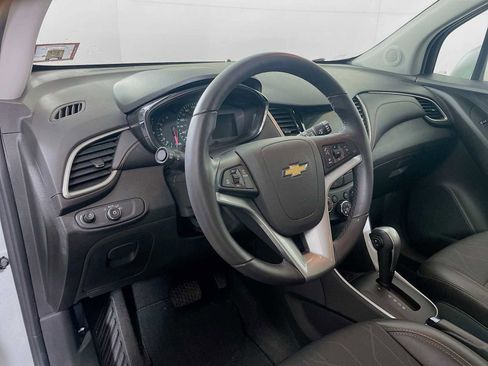 Used 2019 Chevrolet Trax LT w/ LT Convenience Package image 7