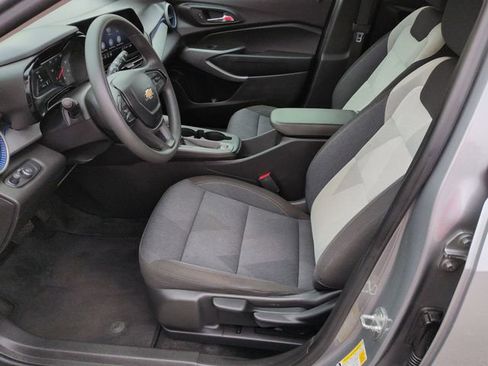 Used 2024 Chevrolet Trax LS image 14