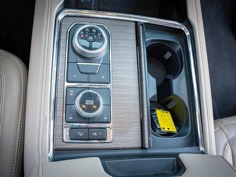 Used 2024 Ford Expedition Limited image 26