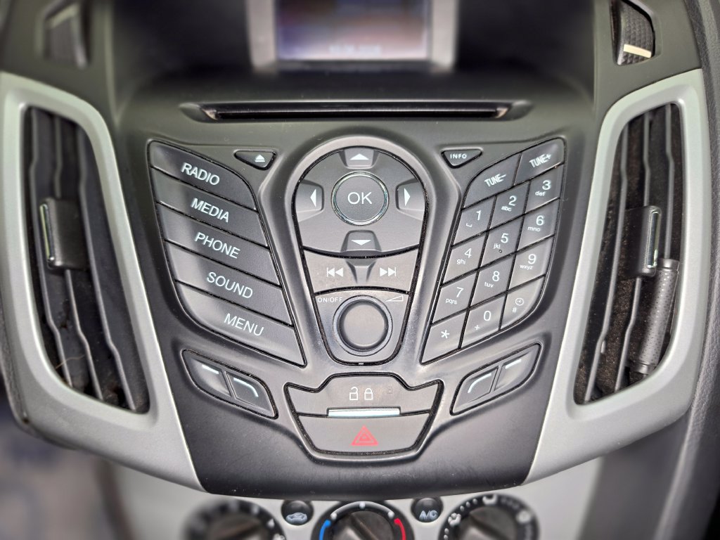 Used 2014 Ford Focus SE w/ Interior Protection Package FWD image 12