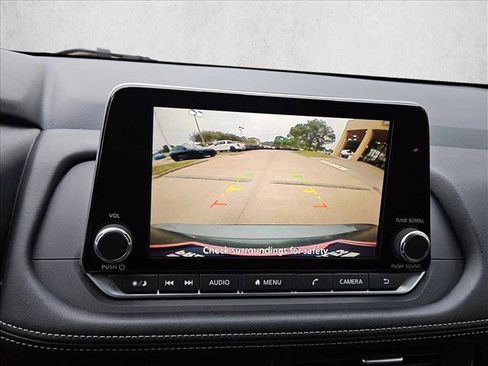 Used 2025 Nissan Rogue SV image 13