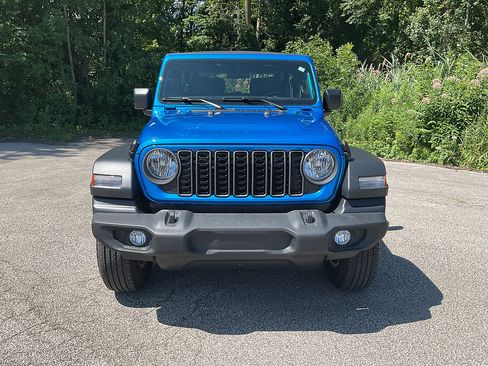 Used 2026 Jeep Wrangler Sport AWD/4WD image 2