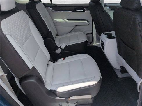Used 2025 GMC Acadia Denali w/ Super Cruise Package FWD image 29