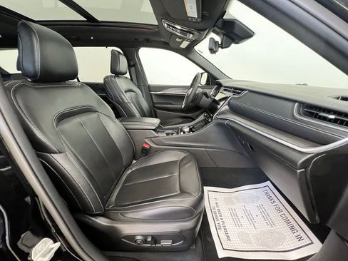 Used 2024 Jeep Grand Cherokee L Limited w/ Luxury Tech Group II image 11