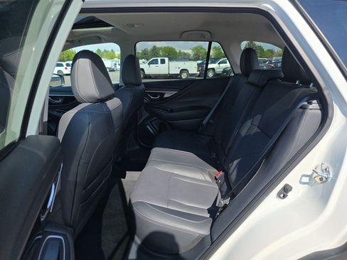 Used 2025 Subaru Outback Limited AWD/4WD image 16