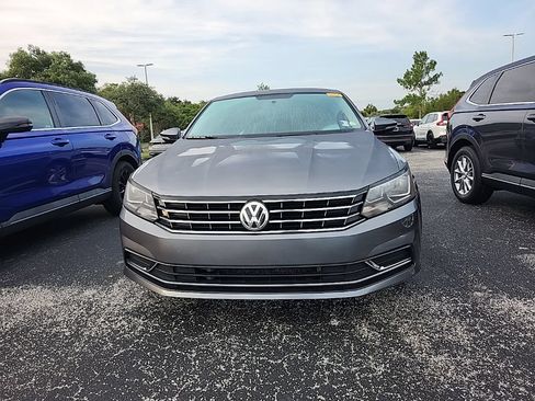 Used 2018 Volkswagen Passat 2.0T SE FWD image 9