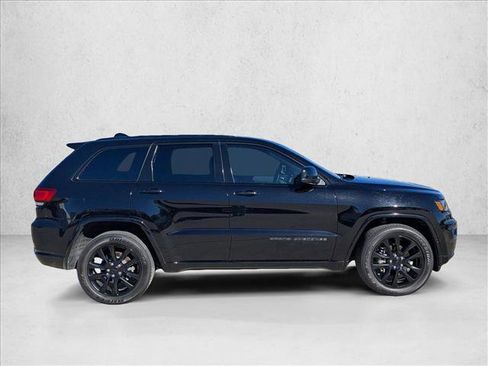 Used 2020 Jeep Grand Cherokee Altitude image 4