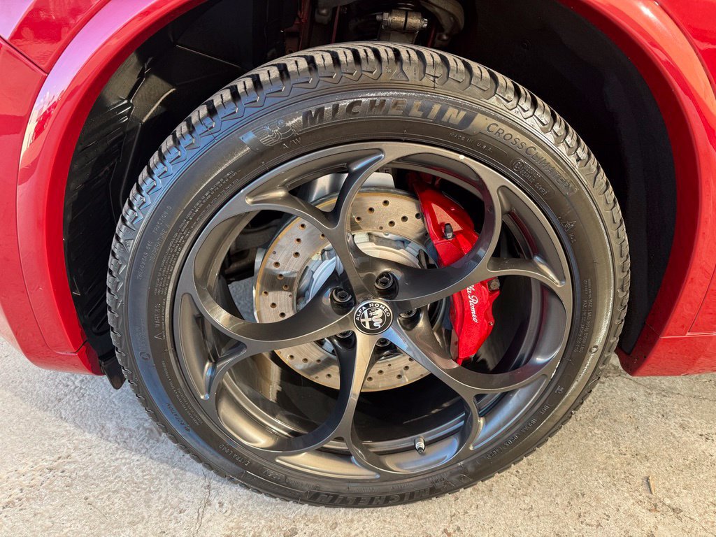 Used 2018 Alfa Romeo Stelvio Quadrifoglio w/ Driver Assist Dynamic Package AWD/4WD image 11