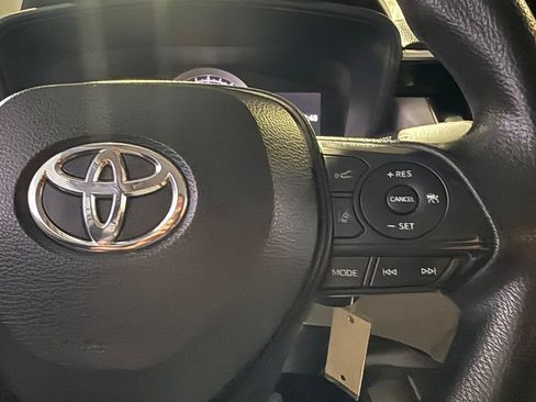 Used 2022 Toyota Corolla Cross L image 18