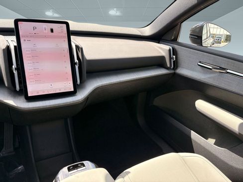 Certified 2025 Volvo EX30 Plus w/ Climate Package image 21