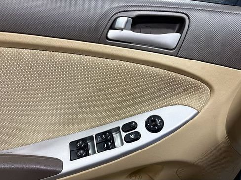 Used 2013 Hyundai Accent GLS FWD image 15