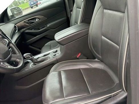 Used 2023 Chevrolet Traverse Premier FWD image 12