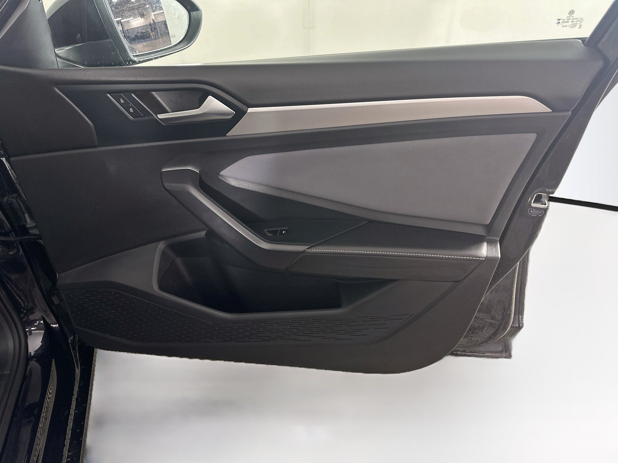 Used 2025 Volkswagen Jetta SE FWD image 31
