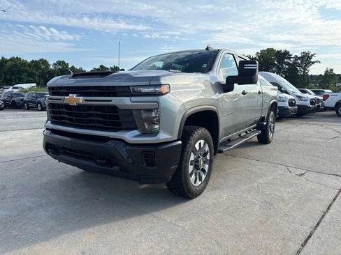 Used 2024 Chevrolet Silverado 2500 Custom w/ Custom Value Package AWD/4WD image 1