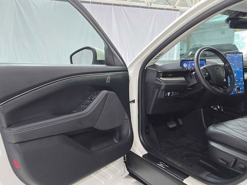 Used 2022 Ford Mustang Mach-E Select image 19