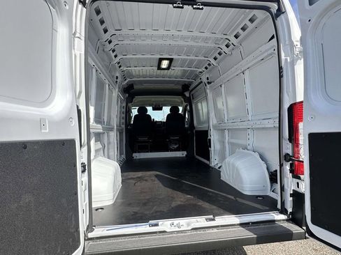 New 2026 RAM ProMaster 2500 w/ Convenience Group image 9
