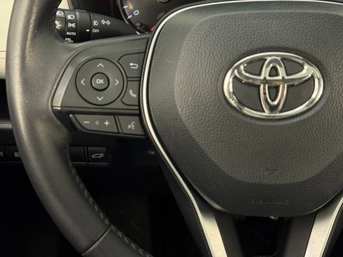 Used 2022 Toyota RAV4 XLE Premium image 20
