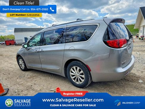 Used 2018 Chrysler Pacifica Touring-L FWD image 3