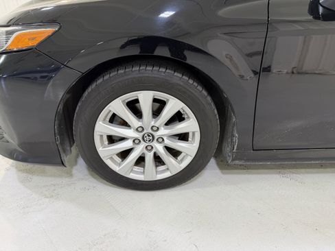 Used 2018 Toyota Camry LE w/ Convenience Package image 9