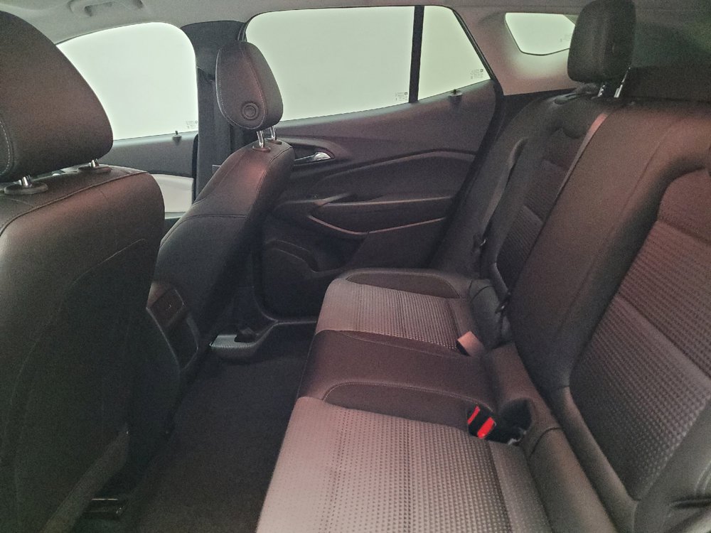 Used 2025 Chevrolet Trax LT FWD image 18