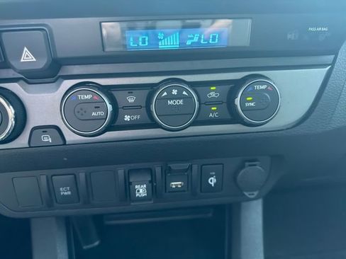 Used 2022 Toyota Tacoma TRD Off-Road image 36