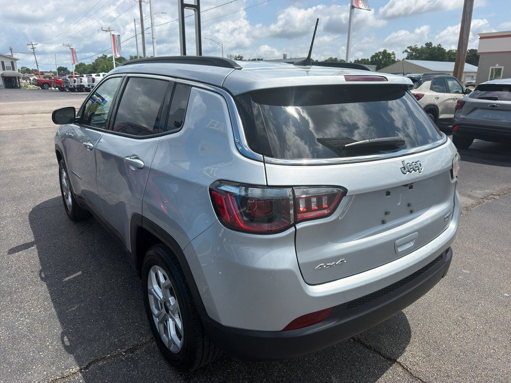 Used 2025 Jeep Compass Latitude w/ Convenience Group AWD/4WD image 4