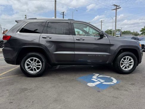 Used 2019 Jeep Grand Cherokee Laredo AWD/4WD image 4