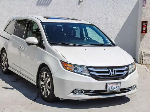 Used 2014 Honda Odyssey Touring image 3